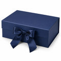 Geschenkbox 30 x 22 x 10 cm aus Karton in Dunkelblau mit Satinband