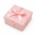 Geschenkbox 15 x 15 x 6 cm aus Karton rosa mit Satinband und Schleife